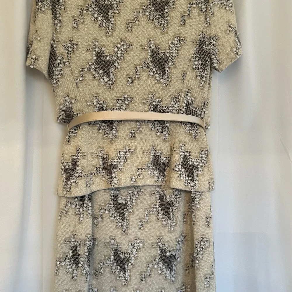 ST. JOHN “ STUNNING “ TWO PIECE EVENING WEAR 4  Worn twice Excellent Condition - Picture 8 of 13